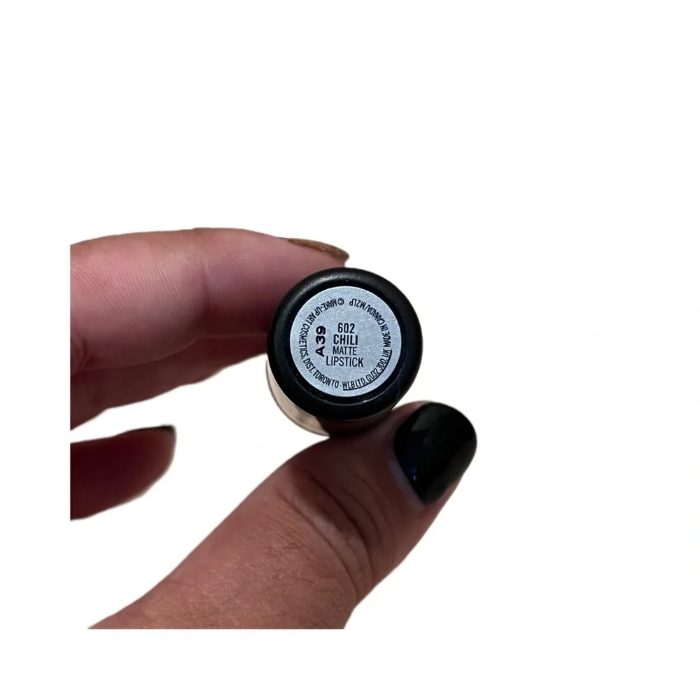 MAC • Matte Lipstick • Color: CHILI - Picture 7 of 7